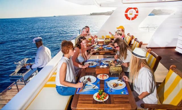 Nefertari Luxury Sea Trip: Submarine, Snorkeling & Dinner - Photo 6